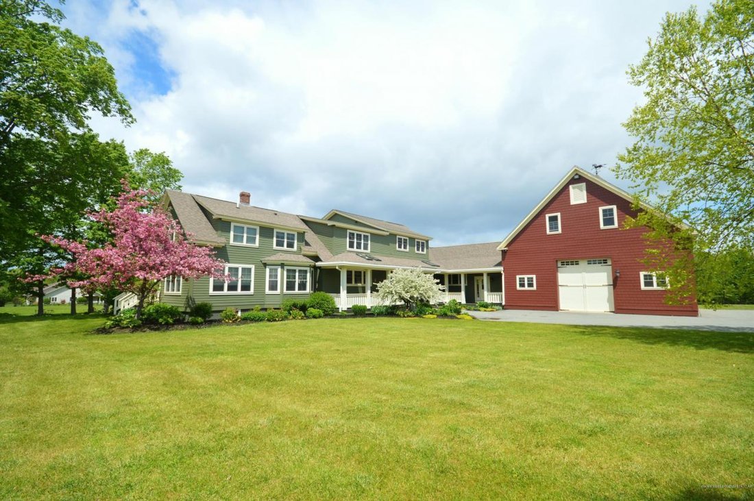 4 Bedrooms Single Family Detached In Glenburn, Maine, United States For