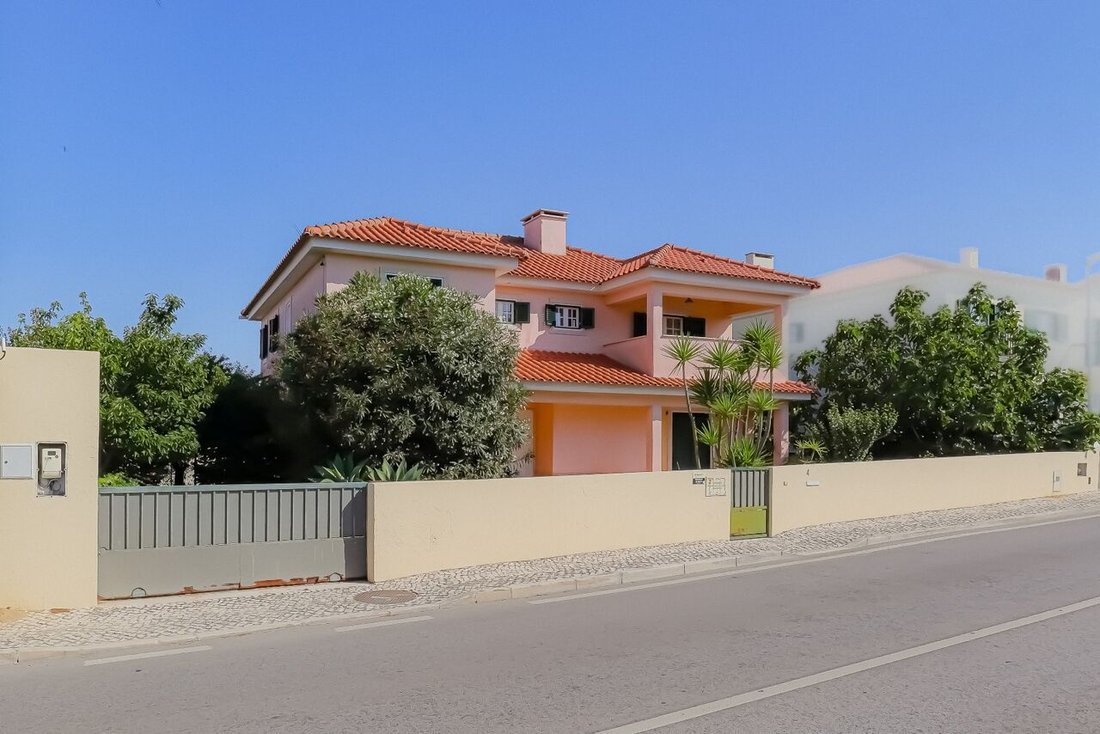 House 5 Bedrooms Mafra, Ericeira 10 Km, A Casa In Ericeira, Lisbon