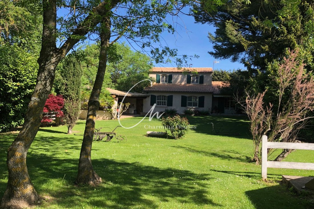 Vente Maison 7 Pièce(s) In Eyragues, Provence Alpes Côte D'azur, France