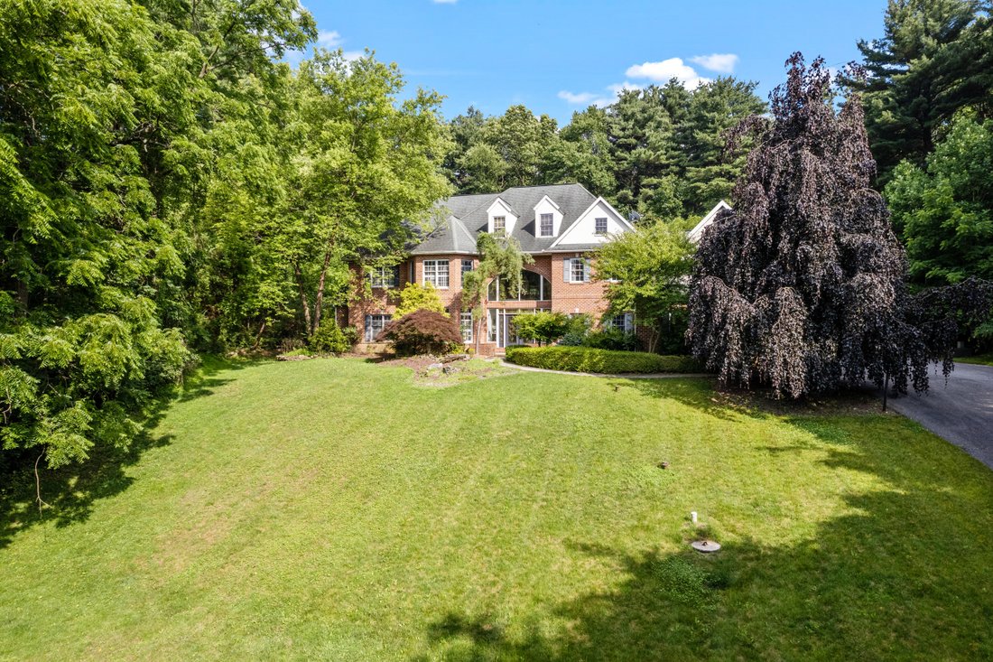 6 Bedrooms Single Family Detached In Mohnton, Pennsylvania, United