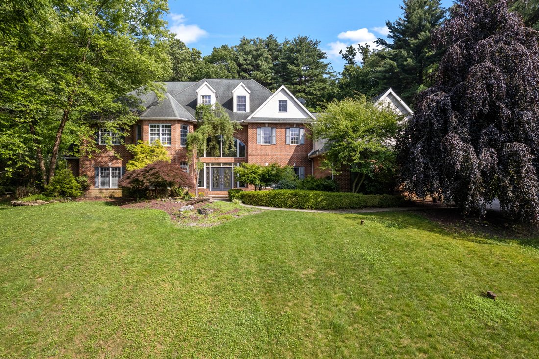 6 Bedrooms Single Family Detached In Mohnton, Pennsylvania, United