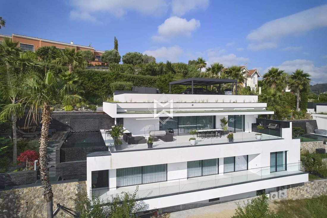 Villa in Vallauris, Provence-Alpes-Côte d'Azur, France 1 - 12980442