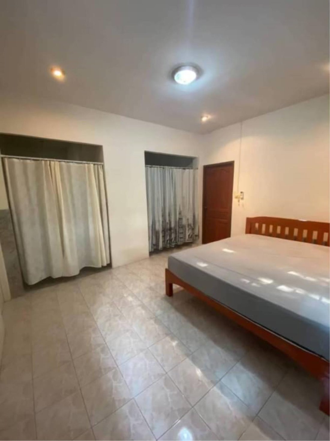 House For Sale With 3 Tenants, Total 20 Mb. In Chiang Mai, Chiang Mai