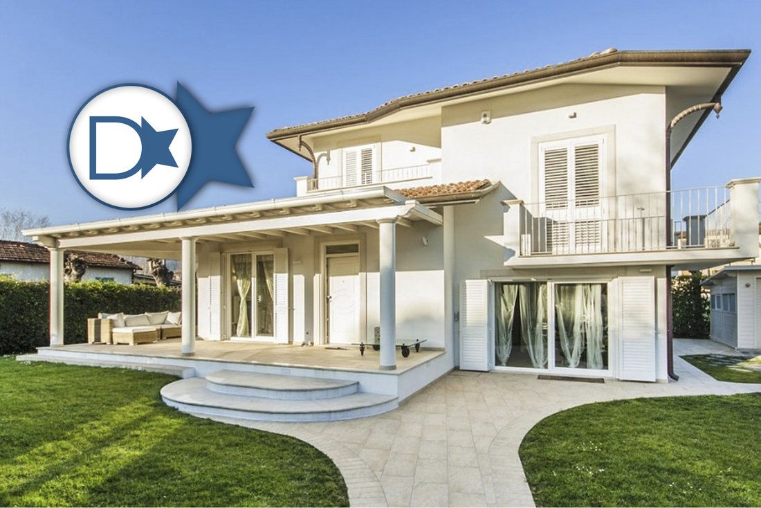 Modern And Refined Villa For Sale In Forte In Forte Dei Marmi, Tuscany