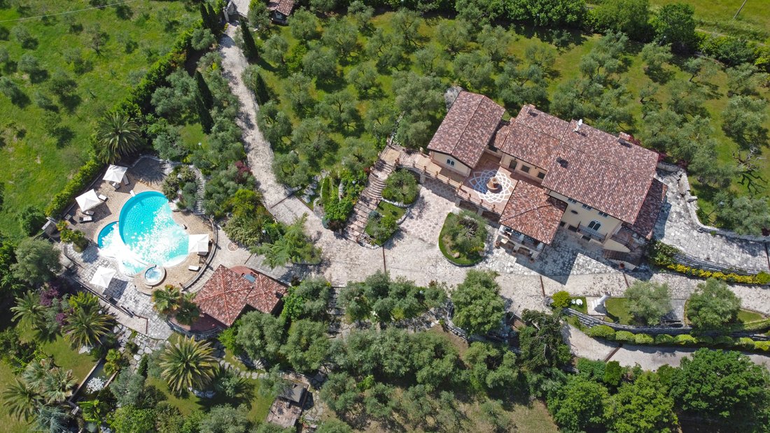 Villa in Atina, Lazio, Lazio, Italy 1 - 12999344