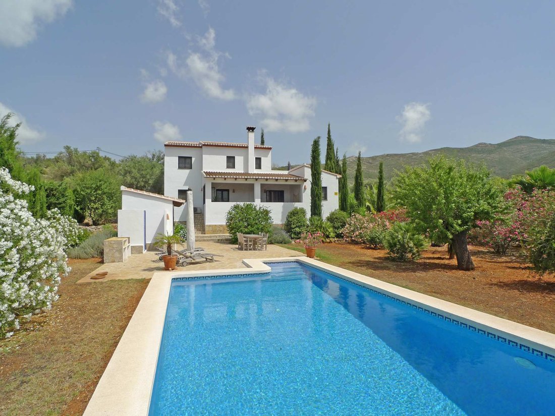Jalon Valley Villa In Jalón, Valencian Community, Spain For Sale (13000685)