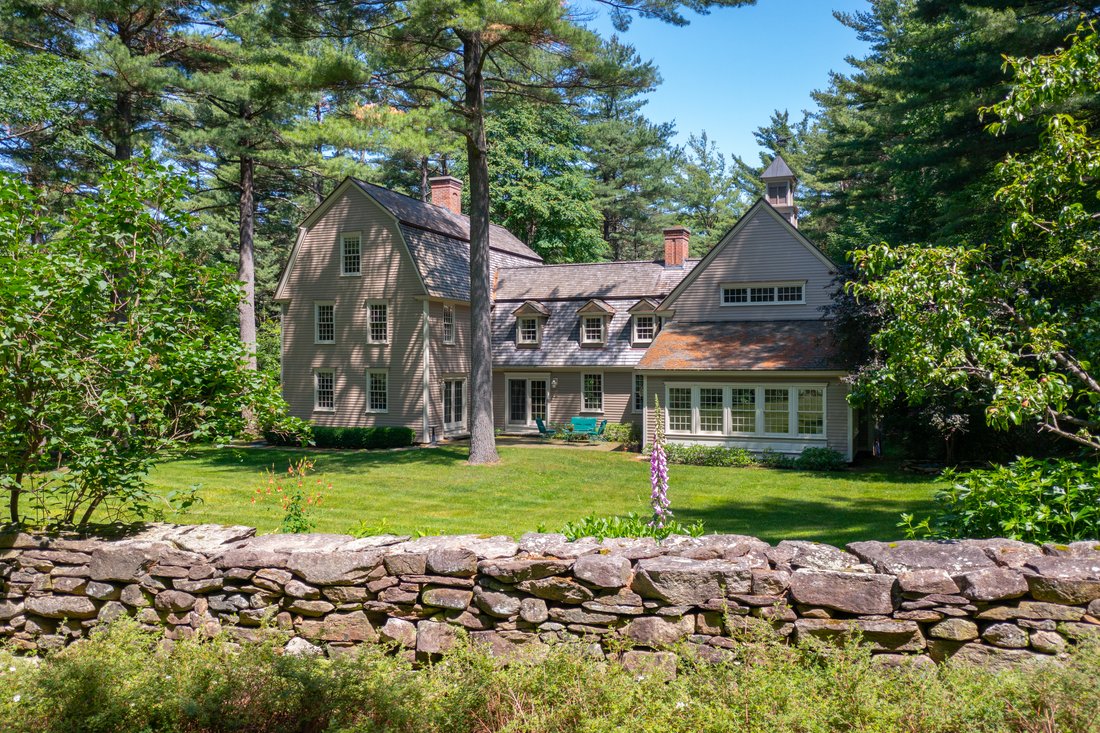 Luxury Timber Frame Antique In Leverett, Massachusetts, United States