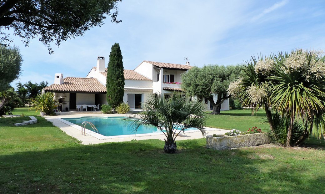 Dpt (13) Arles For Sale In Arles, Provence Alpes Côte D'azur, France