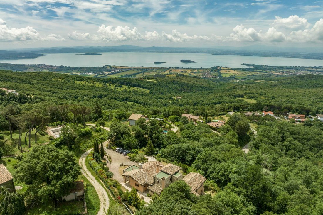 Villa Con Vista Panoramica Sul Lago In Lisciano Niccone, Umbria, Italy