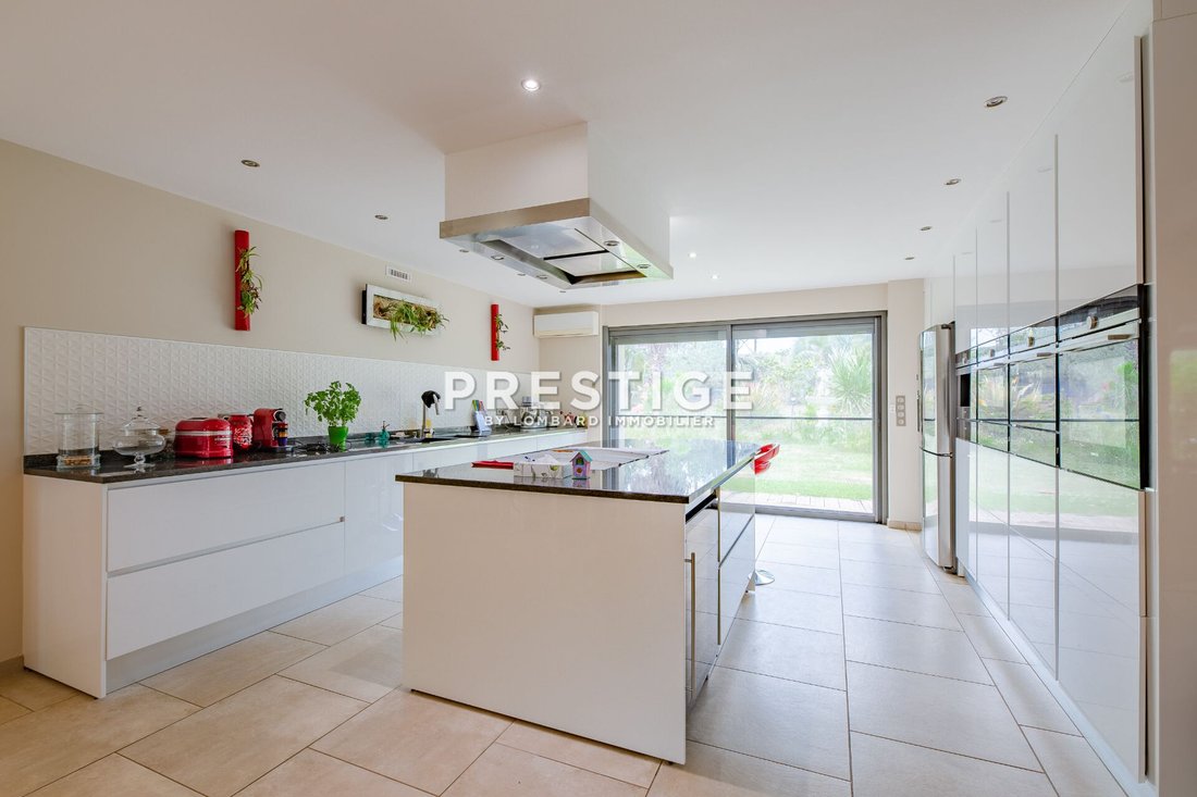 Villa in Roquebrune-sur-Argens, Provence-Alpes-Côte d'Azur, France 3 - 13000777