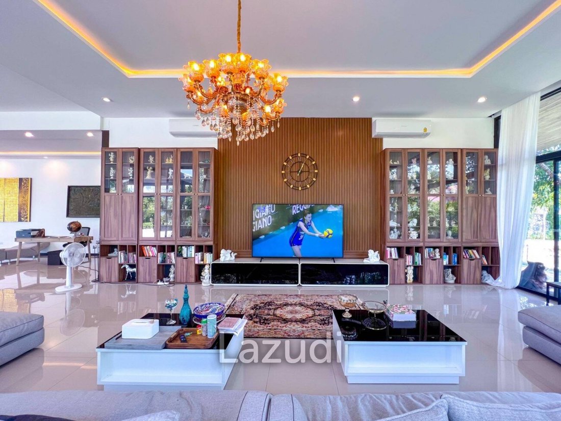 Villa in Pattaya City, Chon Buri, Thailand 4 - 13001035