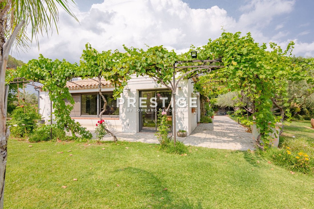Villa in Roquebrune-sur-Argens, Provence-Alpes-Côte d'Azur, France 4 - 13000777