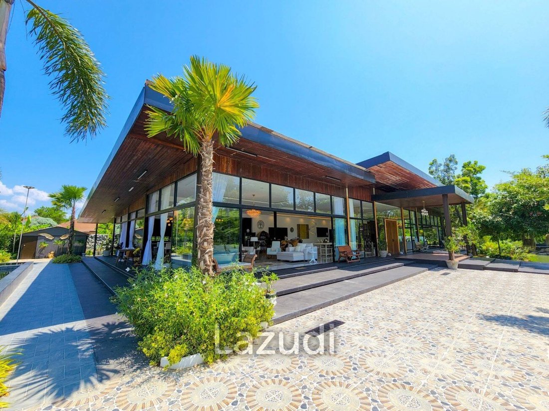 Villa in Pattaya City, Chon Buri, Thailand 1 - 13001035