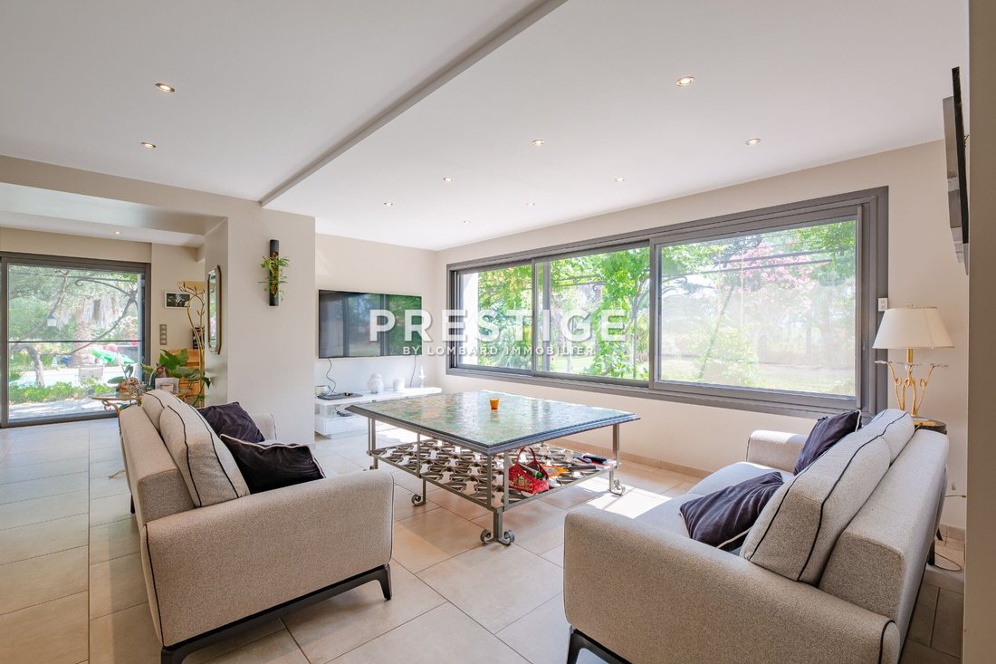 Villa in Roquebrune-sur-Argens, Provence-Alpes-Côte d'Azur, France 2 - 13000777