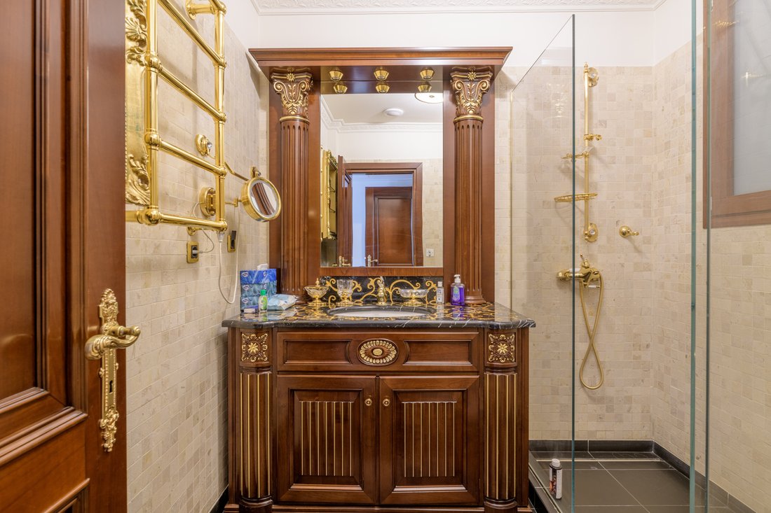 Apartment in Sunoikia Kolonakiou, 1st District of Athens, Athens 5 - 13001901