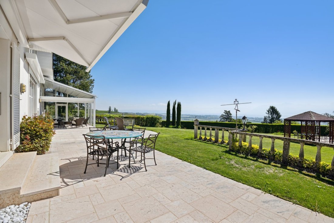 Luxurious Property With Breathtaking Views Of Lake In Féchy, Vaud