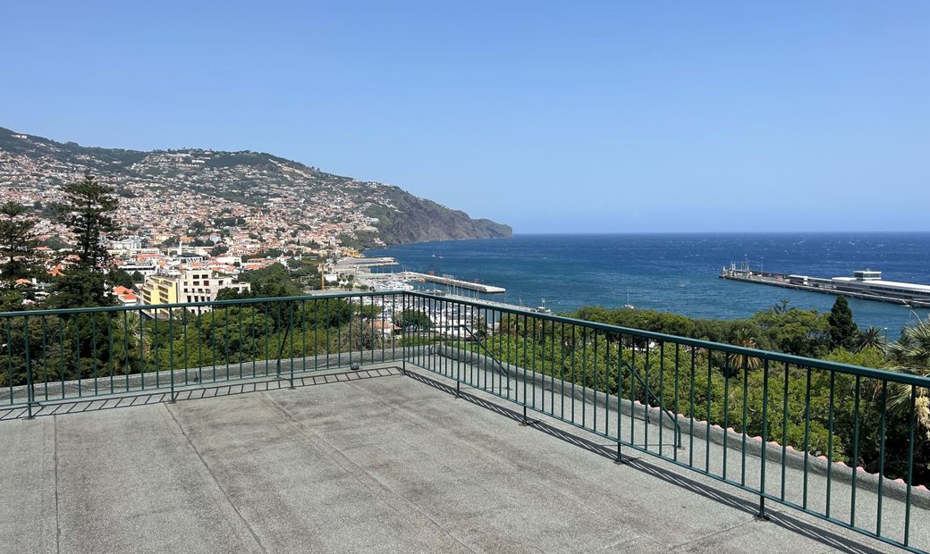 3 Bedroom Apartment On The 4th Floor In The In Funchal, Madeira