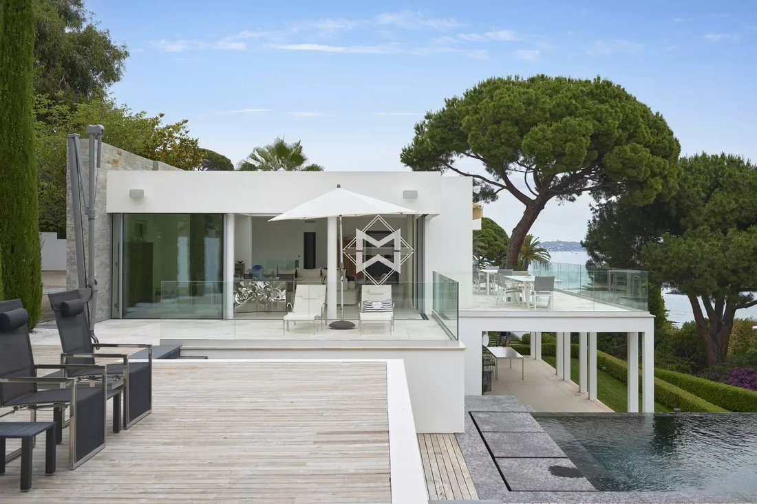 Villa in Cannes, Provence-Alpes-Côte d'Azur, France 1 - 13003578