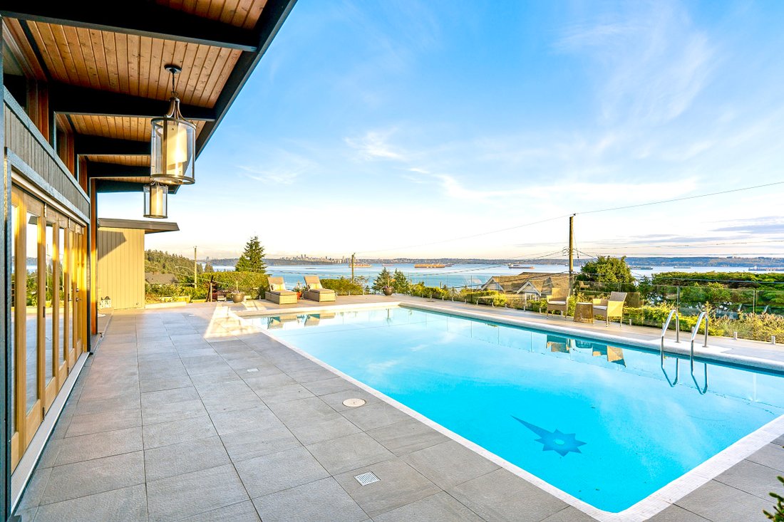 House in West Vancouver, British Columbia, Canada 4 - 13002075
