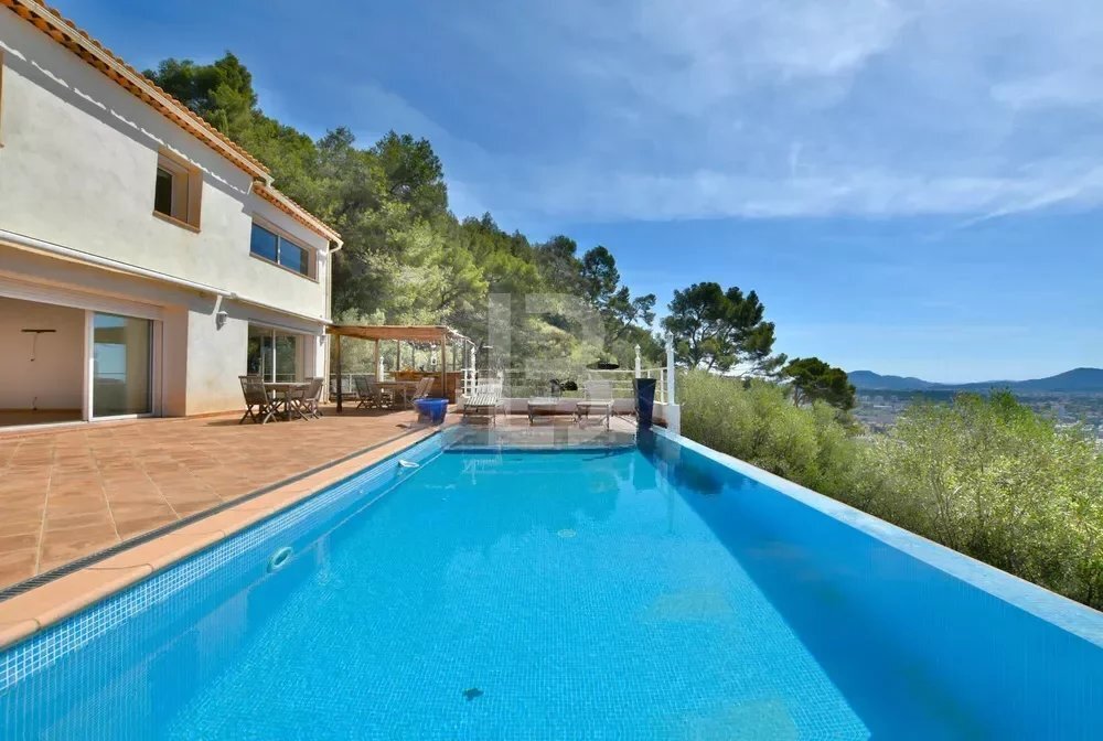 Villa For Sale With Panoramic Sea In Toulon, Provence Alpes Côte D'azur