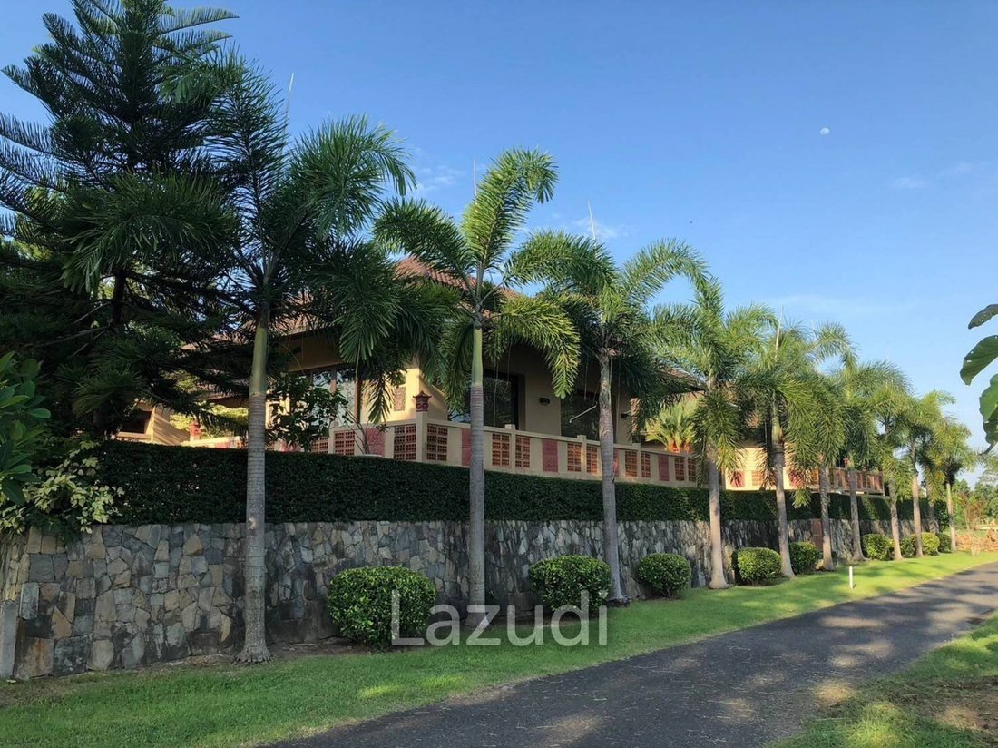 Villa in Pattaya City, Chon Buri, Thailand 1 - 13003633