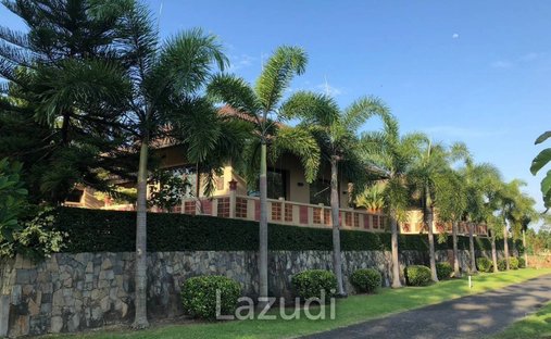 Villa in Pattaya City, Chon Buri, Thailand 1