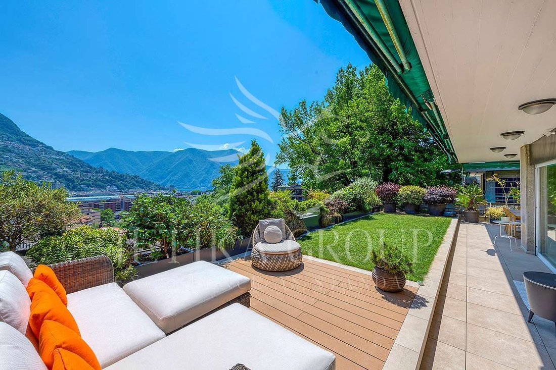 Rinnovato E Signorile Duplex Con Vista Lago In Lugano, Ticino