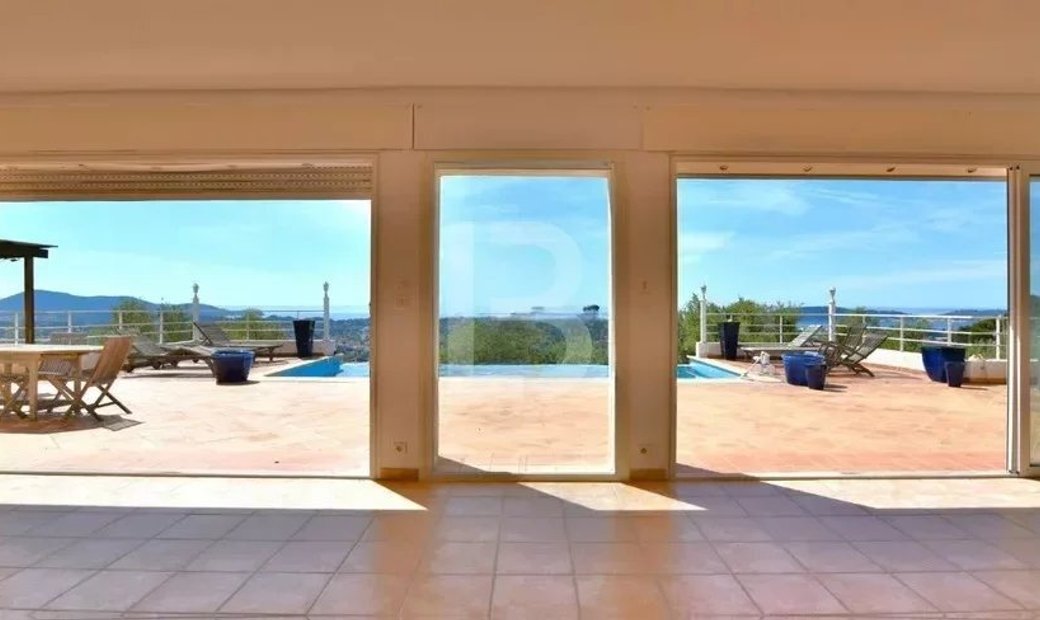 Villa For Sale With Panoramic Sea In Toulon, Provence Alpes Côte D'azur
