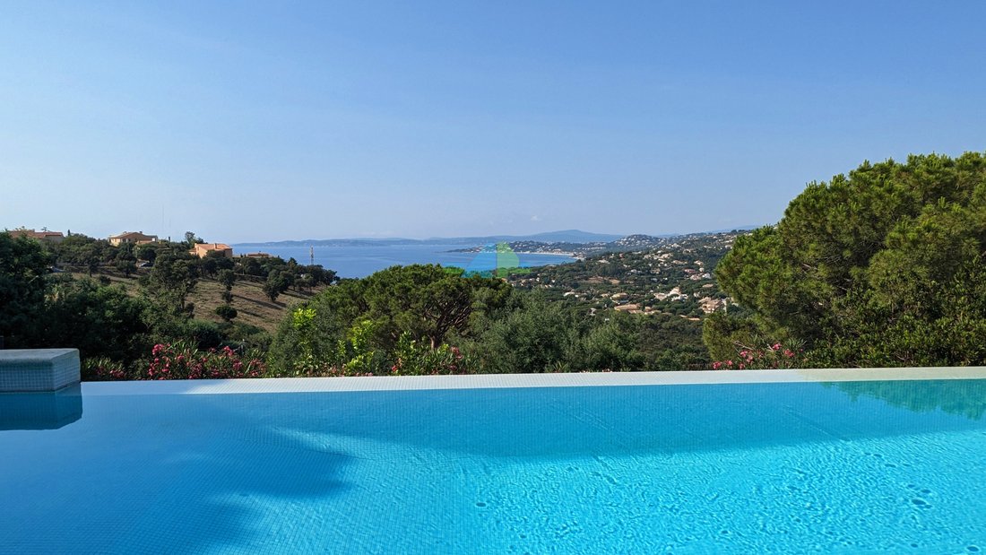 6 Bedroom Villa In Roquebrune Sur Argens, Provence Alpes Côte D'azur