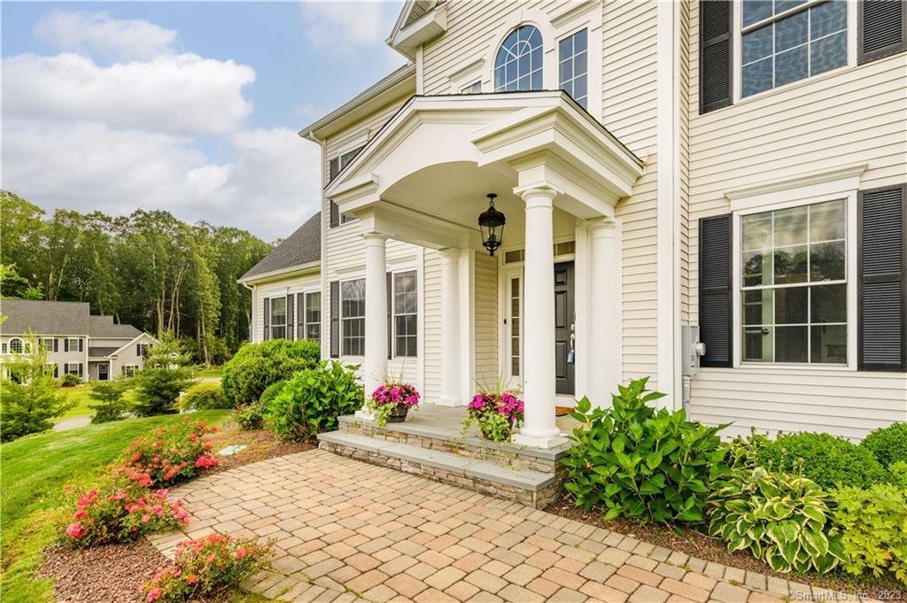 6 Bedrooms Single Family Detached In Avon, Connecticut, United States