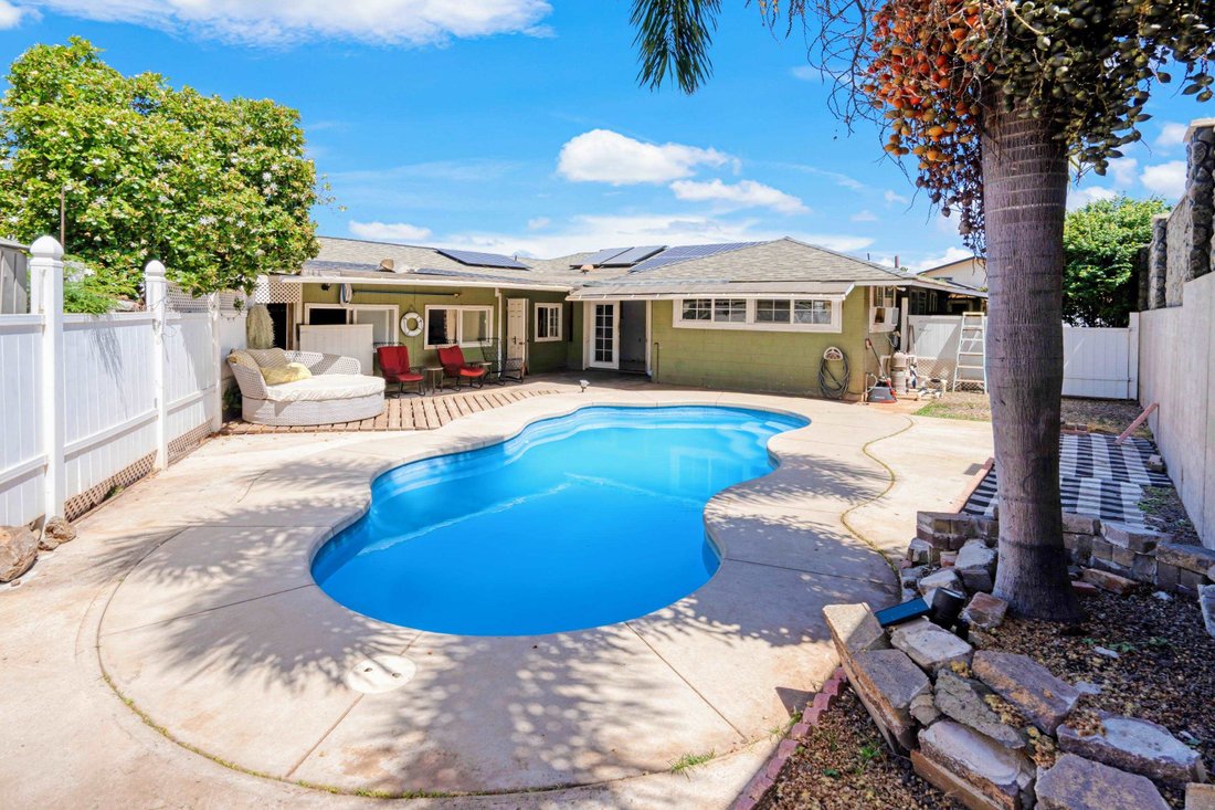 4 Bedrooms Single Family Detached In Lahaina, Hawaii, United States For