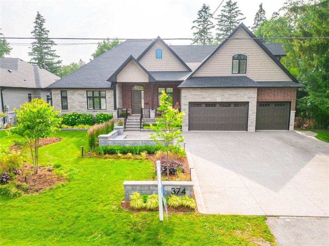 House in Hamilton, Ontario, Canada 1 - 13006276