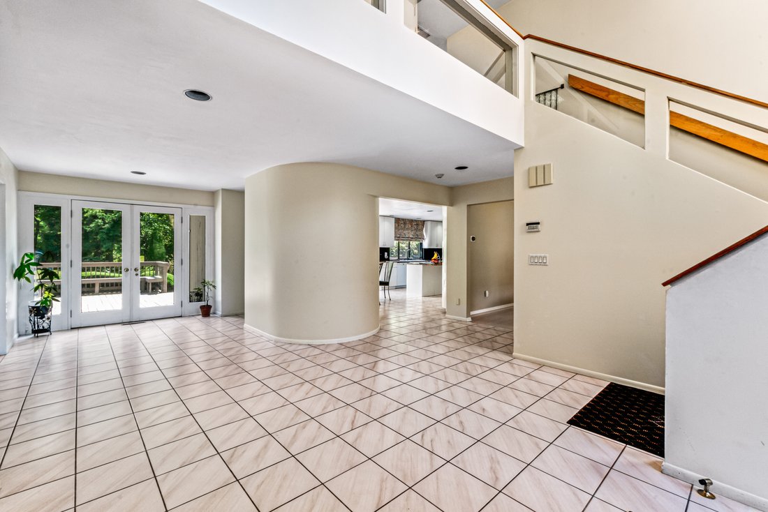 1 Meadowlark Lane, Oyster Bay Cove, In Oyster Bay Cove, New York