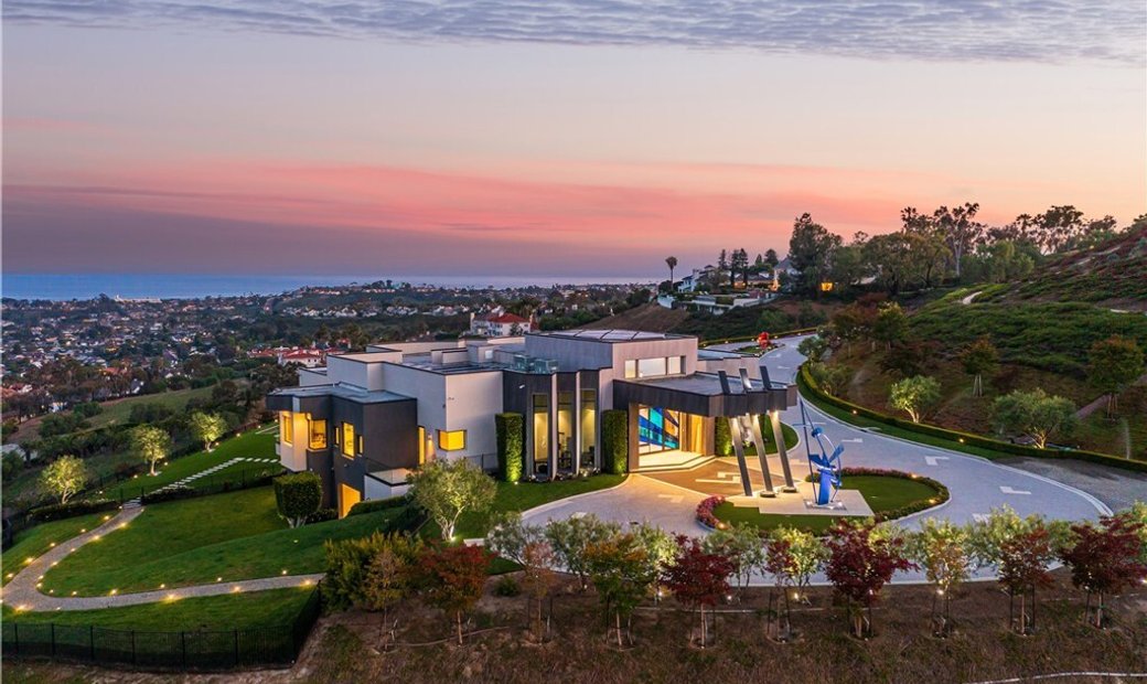 6 Bedrooms Single Family Detached In Laguna Niguel, California, United