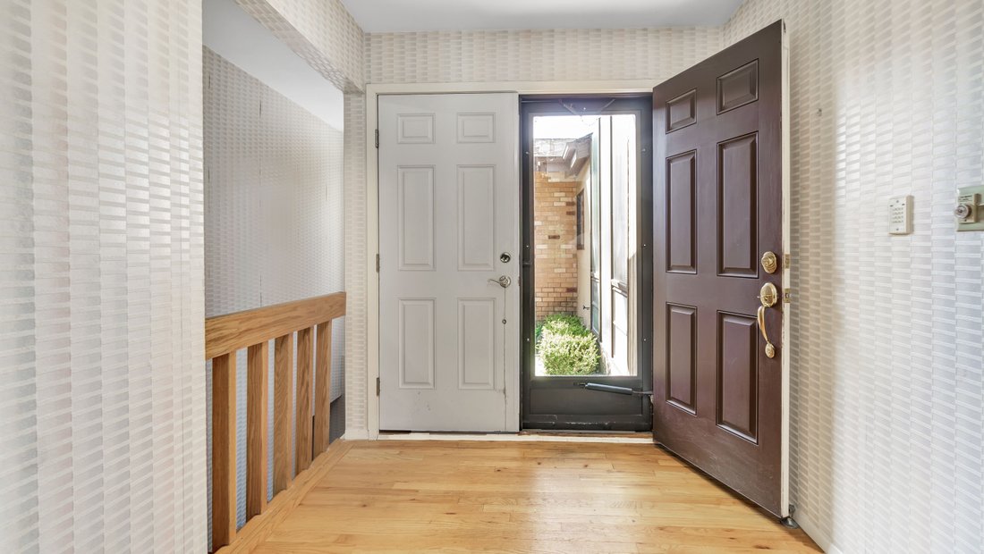 17 Whitewood Drive, Roslyn, Ny, 11576 In Roslyn, New York, United