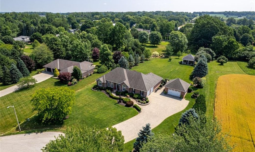 To This Exquisite Bungalow Home Nestled In In Pelham, Ontario