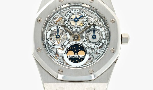 Watches - 53 Audemars Piguet Royal Oak for sale on JamesEdition