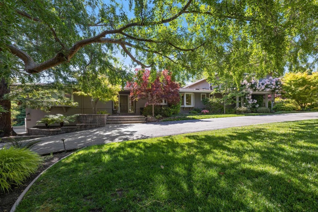 5 Bedrooms Single Family Detached In Atherton, California, United