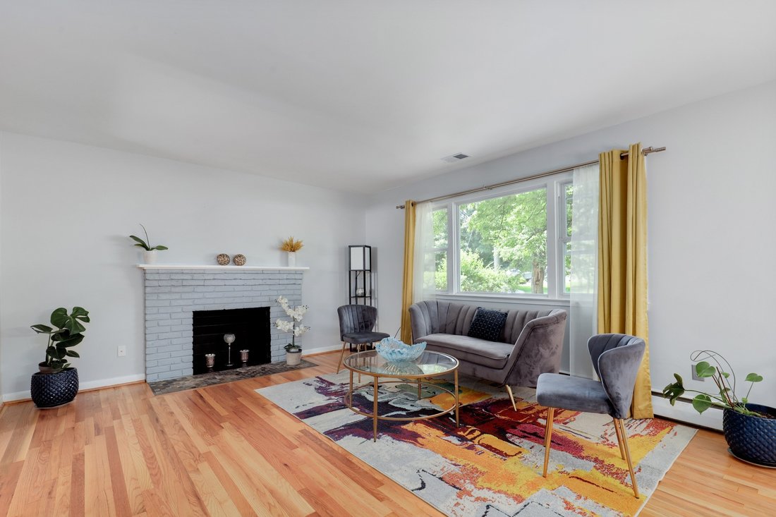 747 Ellsworth Ave In Great Falls, Virginia, United States For Sale