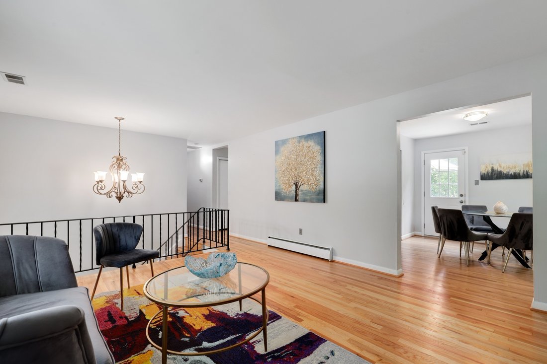 747 Ellsworth Ave In Great Falls, Virginia, United States For Sale