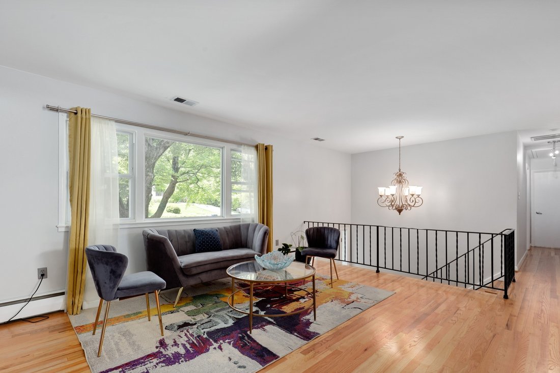 747 Ellsworth Ave In Great Falls, Virginia, United States For Sale