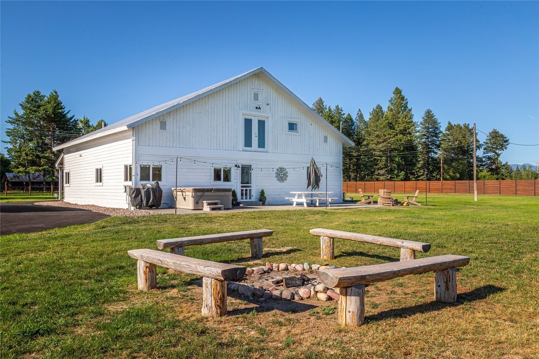Fully Remodeled Farmhouse In Columbia Falls, Montana, United States For