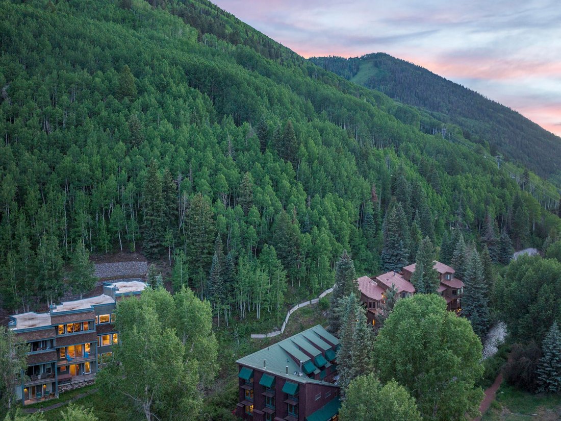 A Riverside Retreat In Stunning In Mountain Village, Colorado, United