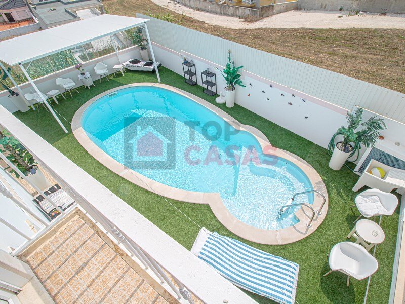 Villa Overlooking The São Martinho In Salir Do Porto, Leiria District