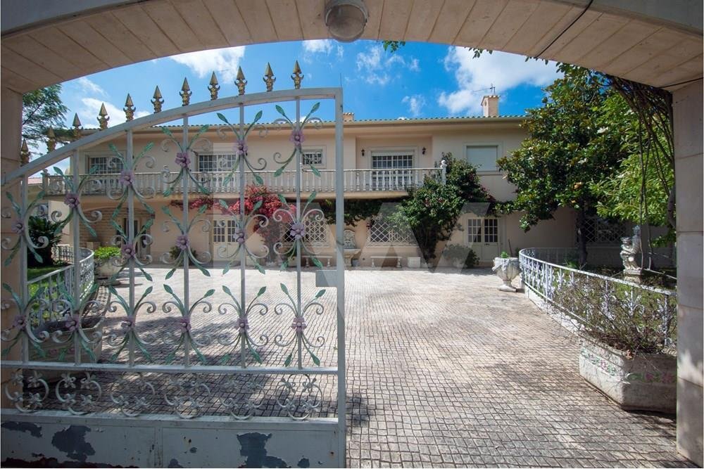 Property With Unique Features, Located In Vilarinho, Coimbra District