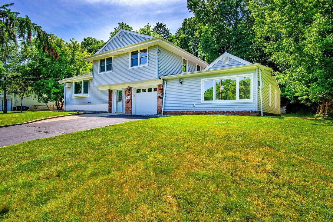 426 Briarwood Ln In Rockleigh, New Jersey, United States For Sale