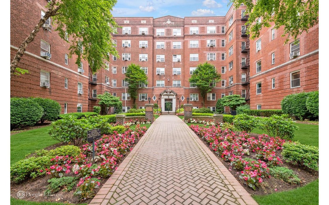 Coop Queens In New York, New York, United States For Sale (13009932)