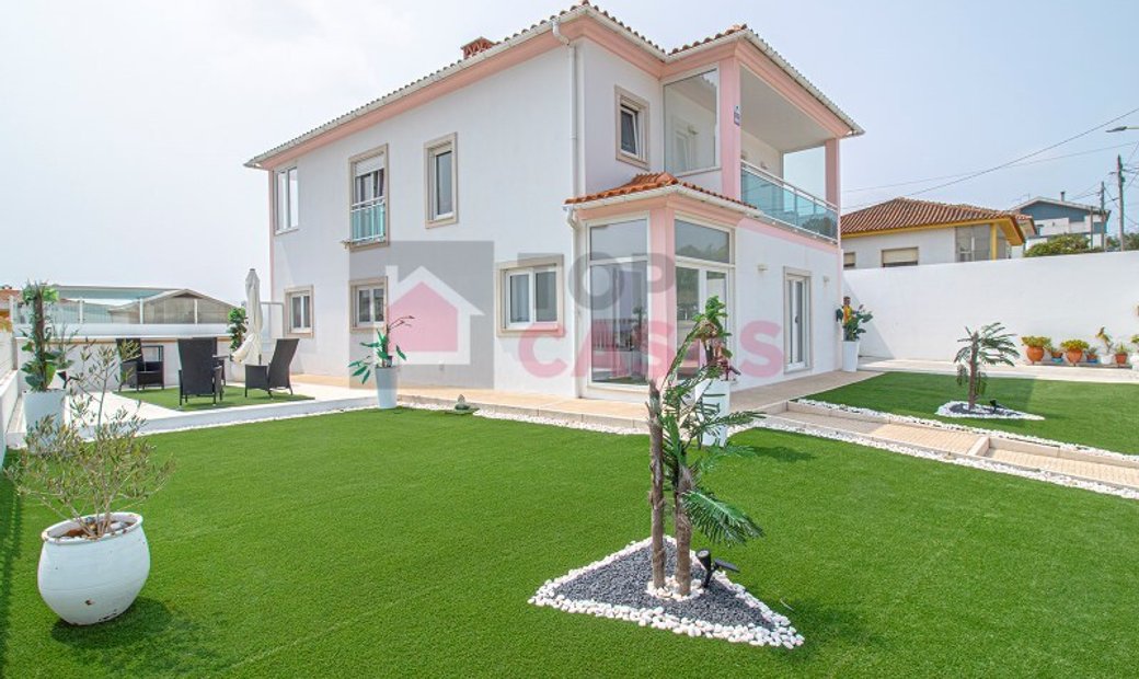 Villa Overlooking The S O Martinho In Salir Do Porto Leiria District