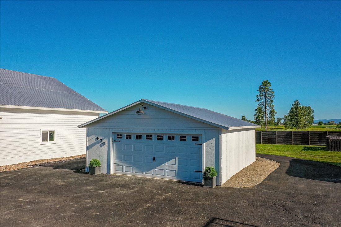 Fully Remodeled Farmhouse In Columbia Falls, Montana, United States For