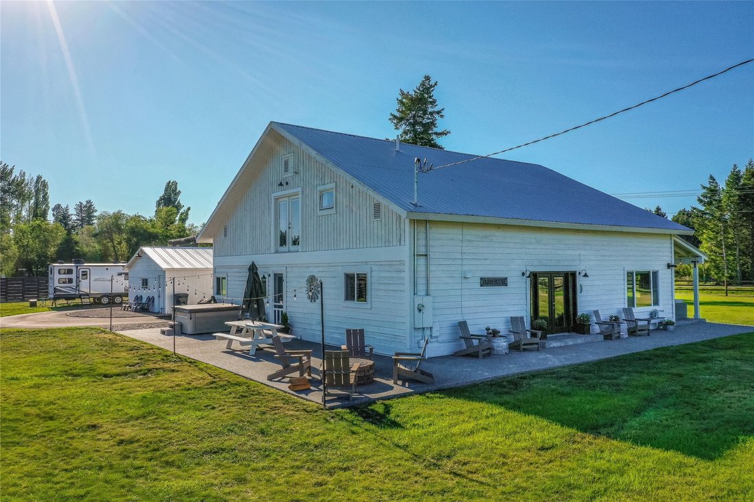 Fully Remodeled Farmhouse In Columbia Falls, Montana, United States For